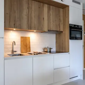 Huswell - Queen At Sea: Modern 2 Bedroom Oostende