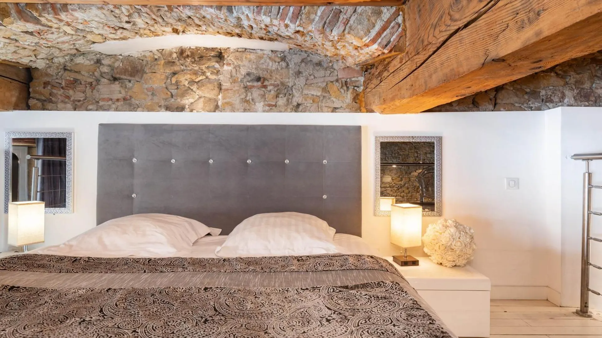 Le Carre Merciere , Appartements De Luxe Au Coeur De Lyon, Loft Et Studio